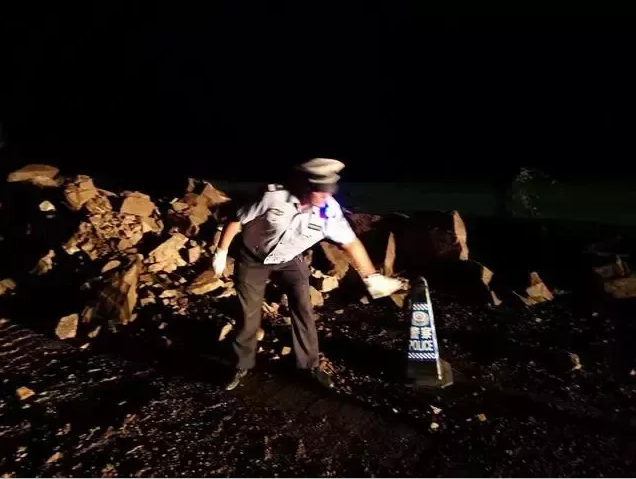 临江市优秀交警于泳涛：用生命把危险挡在身后