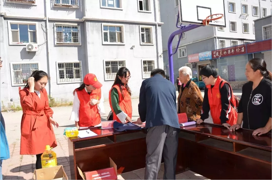 临江市委统战部开展“送科技送法律下乡、推进精准扶贫”暨“金秋送温暖”活动