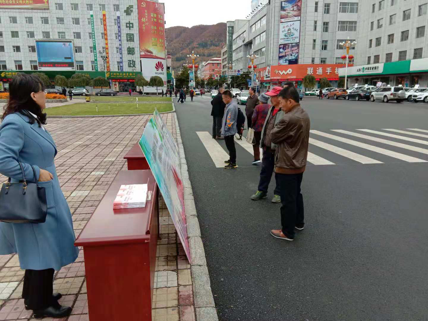 临江市工信局开展讲文明、促发展2018年爱路护路宣传教育活动