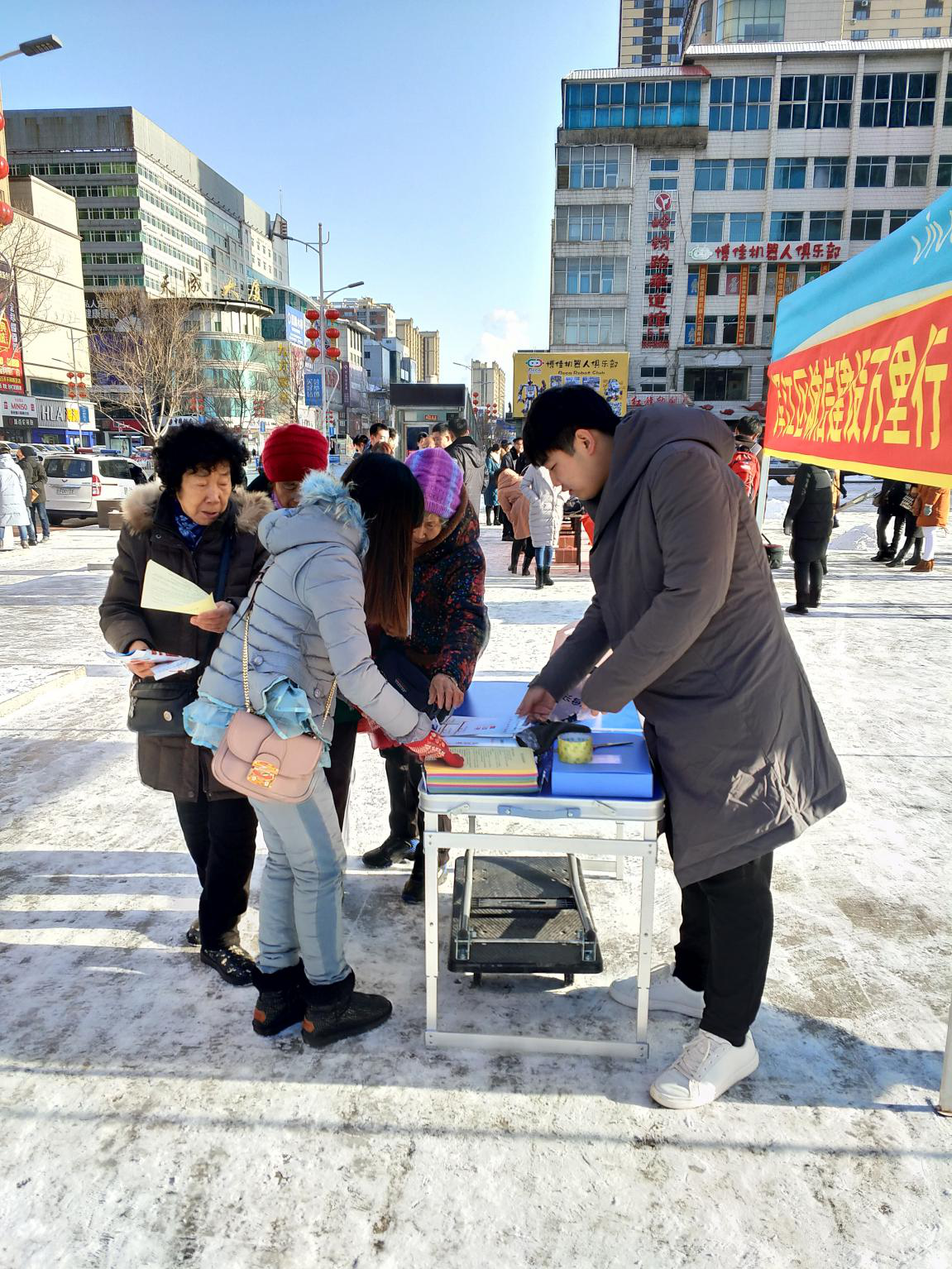 【诚信建设万里行】浑江区开展2018年“诚信建设万里行”接力宣传活动