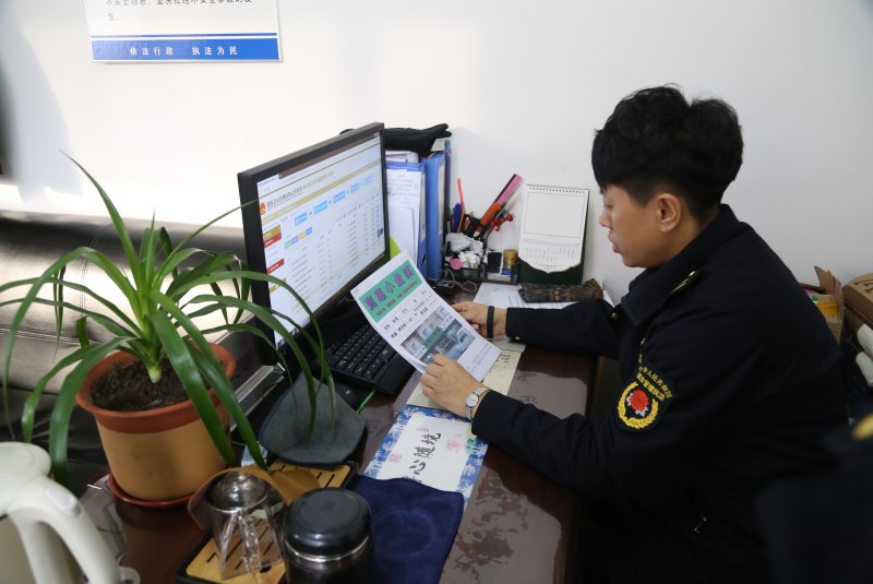 市城管支队再添便民新举措 国家企业信用公示系统正式运行