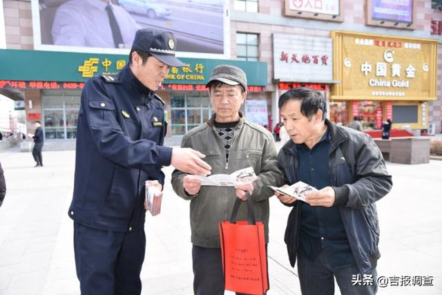 白山市城市管理行政执法局投入扫黑除恶斗争，清除商贩占道乱象！