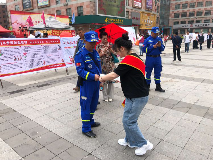 吉林省白山市中支大力开展“征信助力小微与民营企业融资发展6·14信用记录关爱日”宣传活动