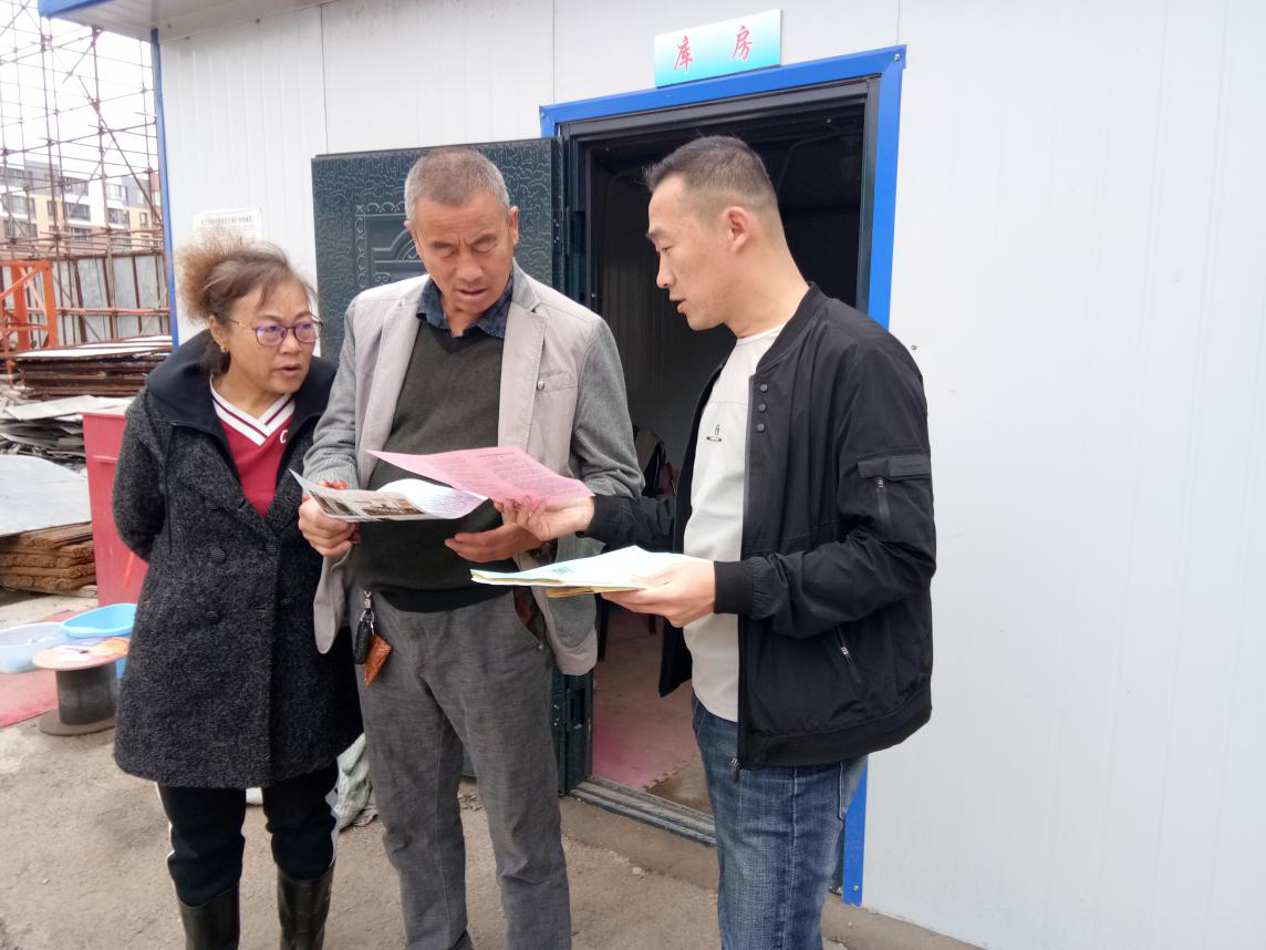 发改局开展信用体系建设及扫黑除恶宣传活动