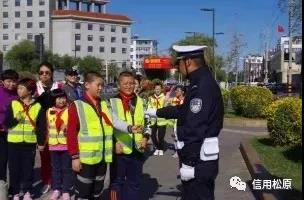 国庆保平安 一路“警”相随松原市“我是诚信小交警”社会实践活动